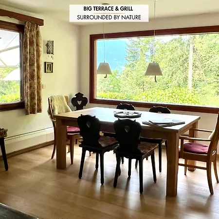 Panoramic Forest And Castle View Chalet